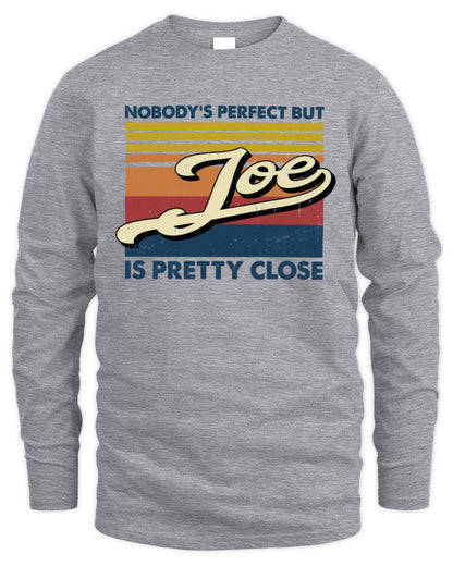 Nobody's Perfect But Your Name Is Pretty Close Retro Shirt JOE M1-65 / Men's Long Sleeved T-Shirt / sport grey